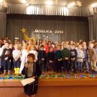 Zdjęcie grupowe i wręczanie nagród oraz upominków